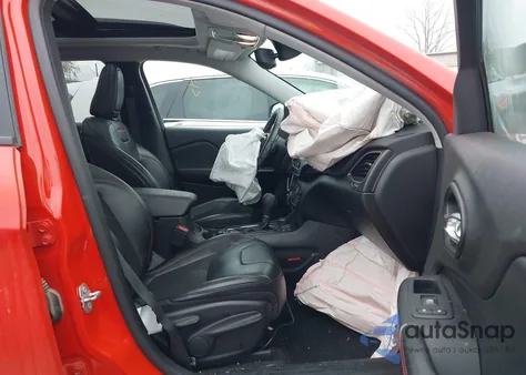 2021 Jeep Cherokee Trailhawk 4X4 из США, поврежденный, VIN 1C4PJMBX4MD113879